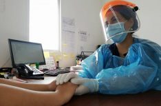 se preocupan de entregar contención a los familiares