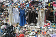 Desechos-Ropa-Desierto