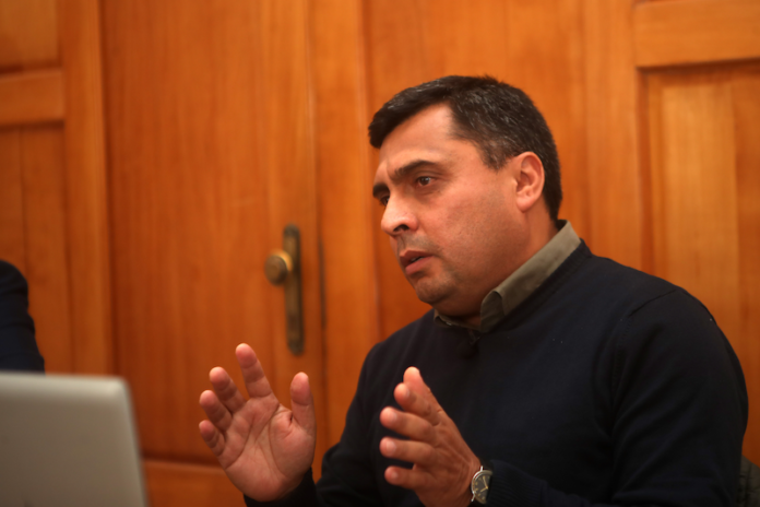 Realizan conferencia sobre la vida y obra de Adolfo Formas Patiño