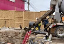 Un 50% de avance presentan las obras de renovación de colectores de Aguas del Valle en Avenida Balmaceda